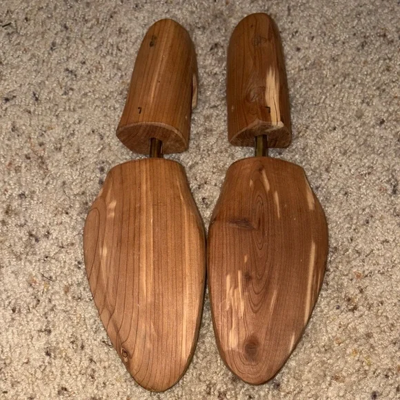 Men’s Cole Haan Shoe Trees Large Cedar Adjustable Brass Pair - Picture 7 of 12